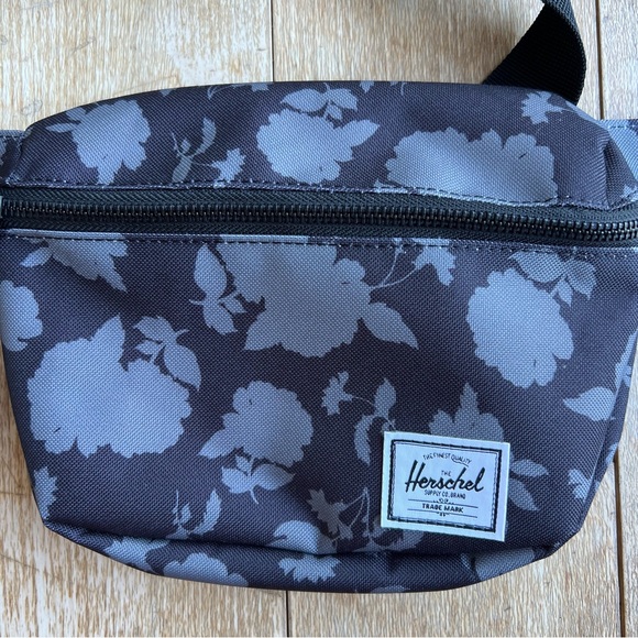 Herschel Fifteen Hip Pack Bag Shadow Floral - Picture 2 of 8